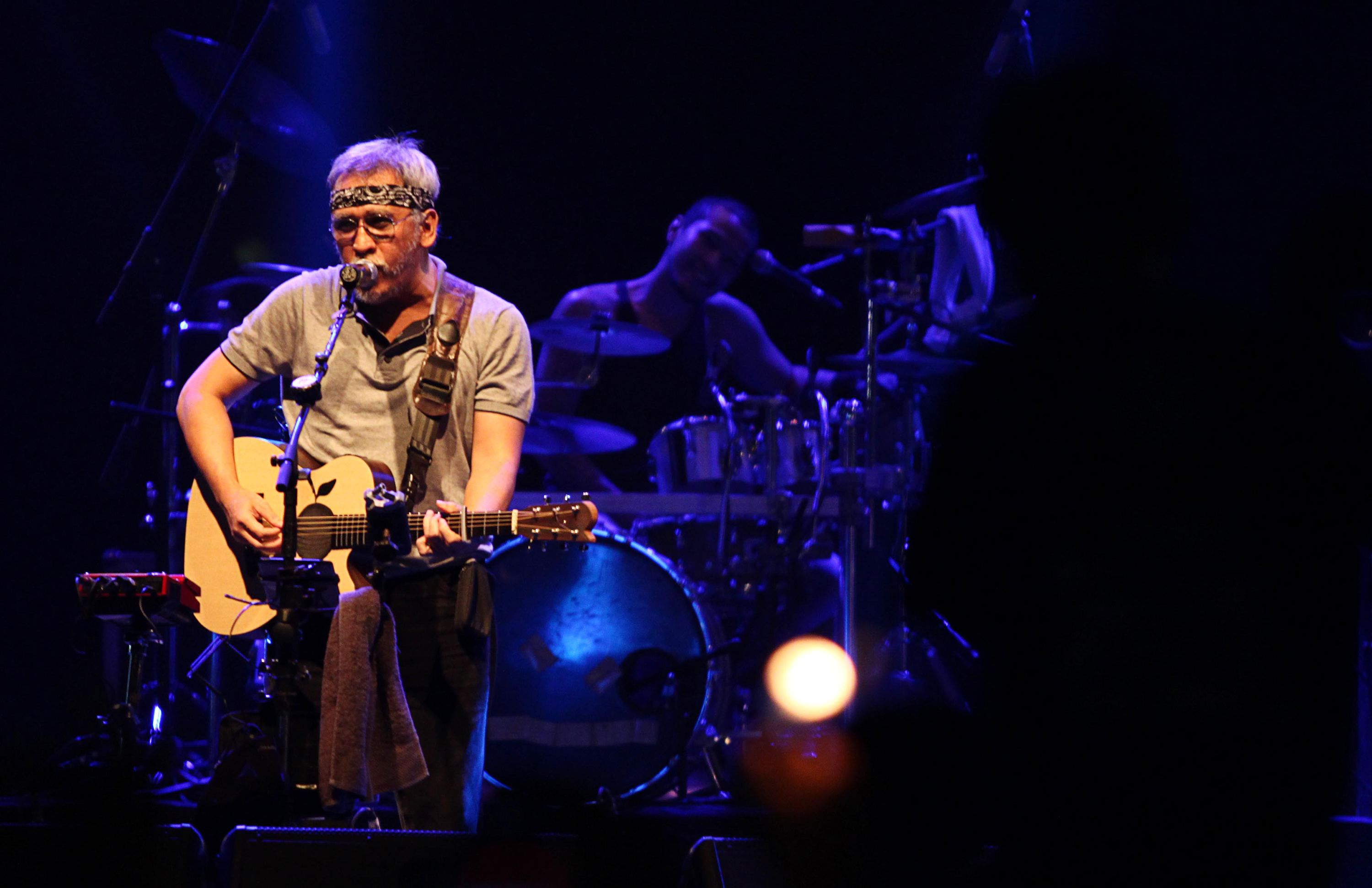 Prima Radio Iwan Fals performing in the 2017's music festival.